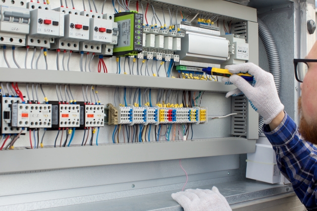 内田電気 施工風景1